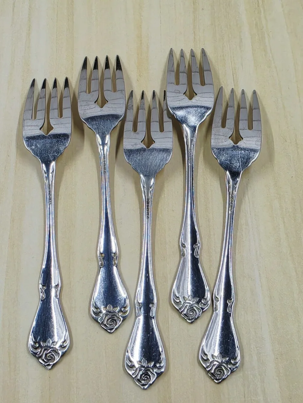 Oneida Arbor Rose True Rose Stainless Steel Flatware Set Of 18